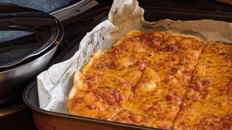 Evde hamursuz pizza nasıl yapılır?