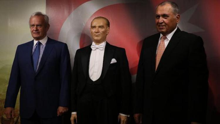 Yılmaz Büyükerşen Balmumu Heykeller Müzesi İstanbul’da açıldı