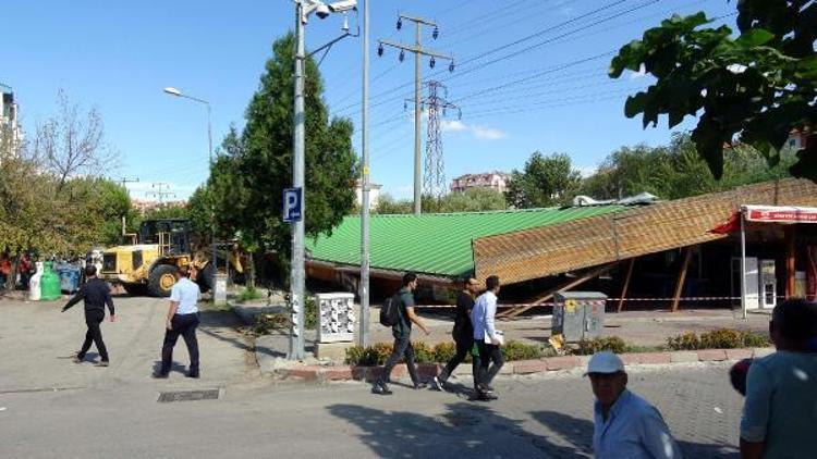 Edirnede yeşil alana yapılan kaçak yapı yıkıldı