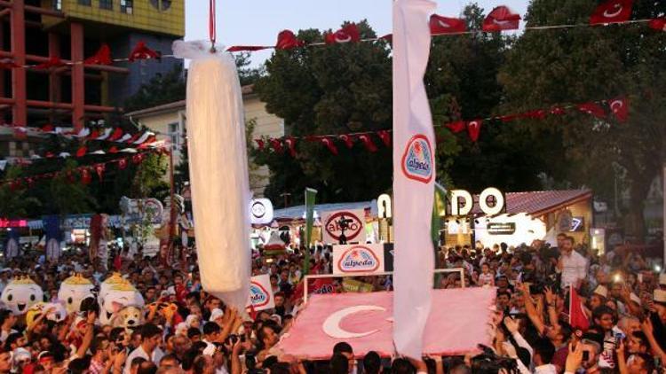 Kahramanmaraşta dondurmadan Türk bayrağı rekoru