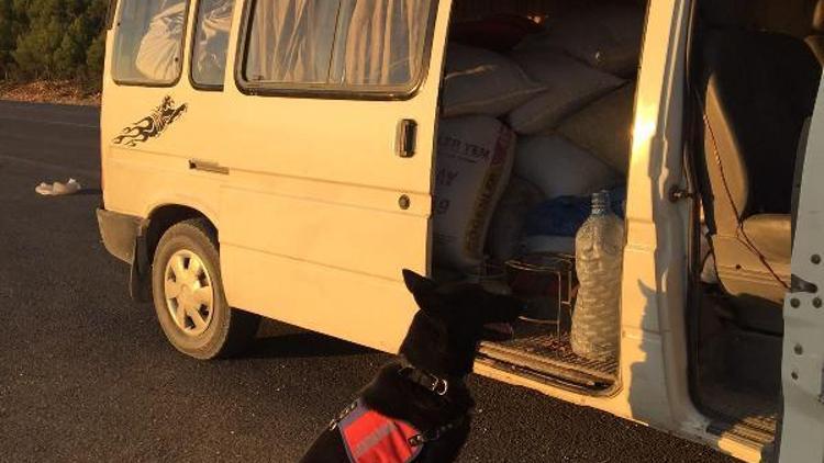 Ermenekte yol kontrolünde durdurulan minibüsten uyuşturucu çıktı