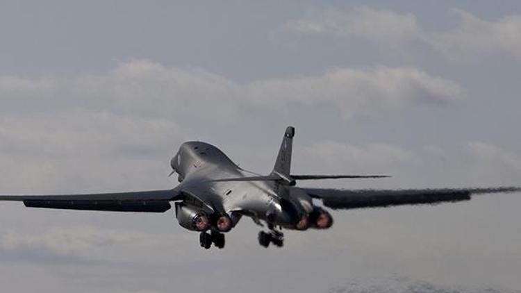 ABD savaş uçakları Kuzey Kore sınırında uçtu