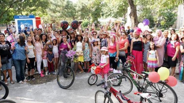 Süslü Kadınlar Bisiklet Turu renkli geçti