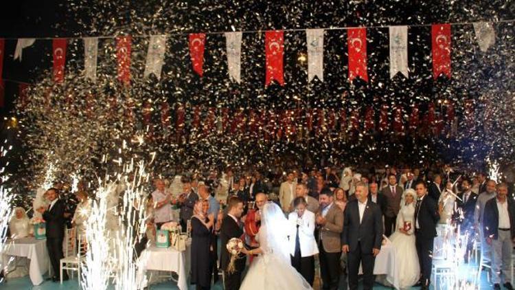 20 çift toplu nikah töreni ile dünya evine girdi