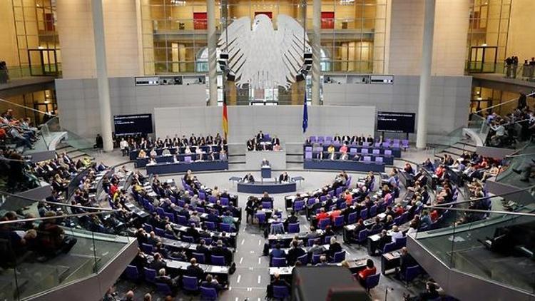 Alman meclisine Türkiye kökenli 10 kadın vekil girdi