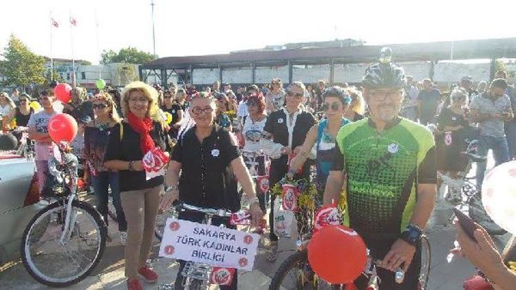 Sakaryada Süslü Kadınlar bisikletle şehri turladı