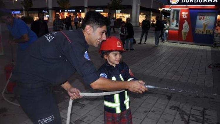 İnegöllü minik itfaiyeciler iş başında