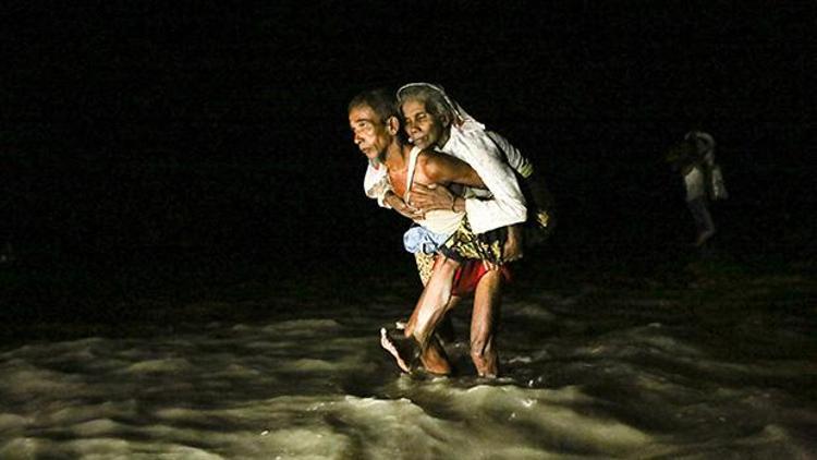 Myanmar sonunda izin verdi