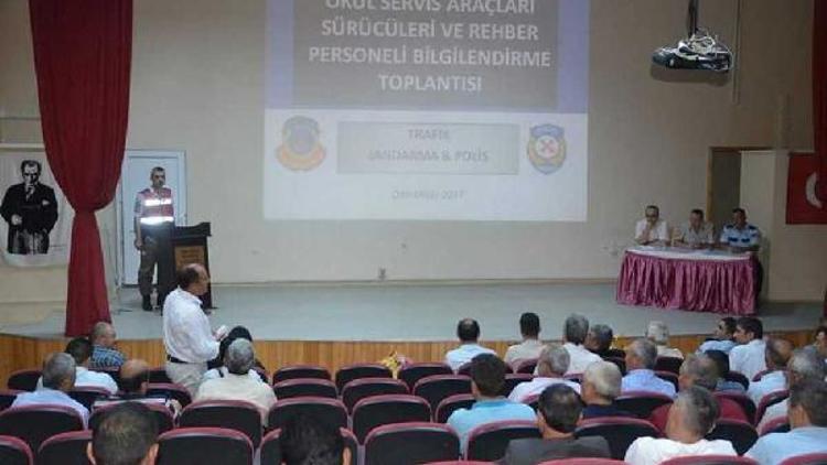 Jandarma servis şoförlerini bilgilendirdi