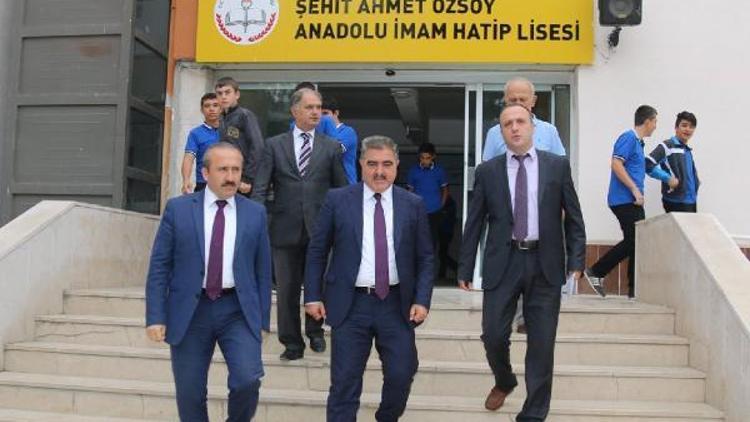 Başkan Özdemir, okul ziyaretlerinde öğrencilerle bir araya geldi