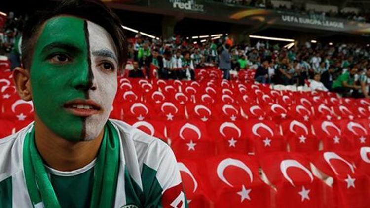 Konyaspor taraftarı İzmir Marşı söyledi