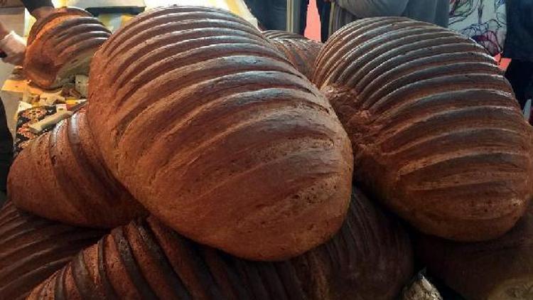 Zonguldak tarım fuarında 8 kiloluk taş fırın ekmeği