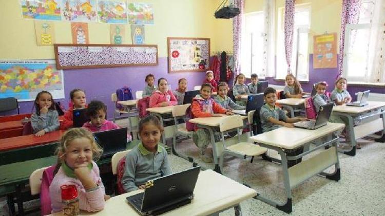 Başarılı köy okuluna 12 bilgisayar