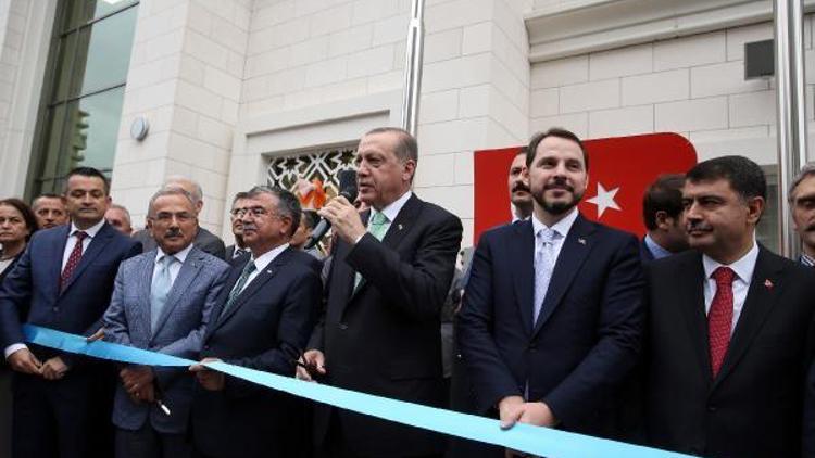 Cumhurbaşkanı Erdoğan, Samiha Ayverdi Anadolu Lisesinin kurdele kesim törenine katıldı