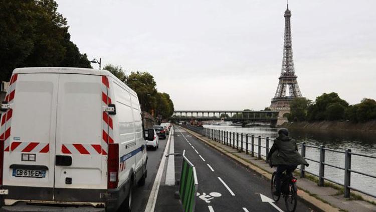 Paris caddeleri bugün ‘arabasız’ olacak