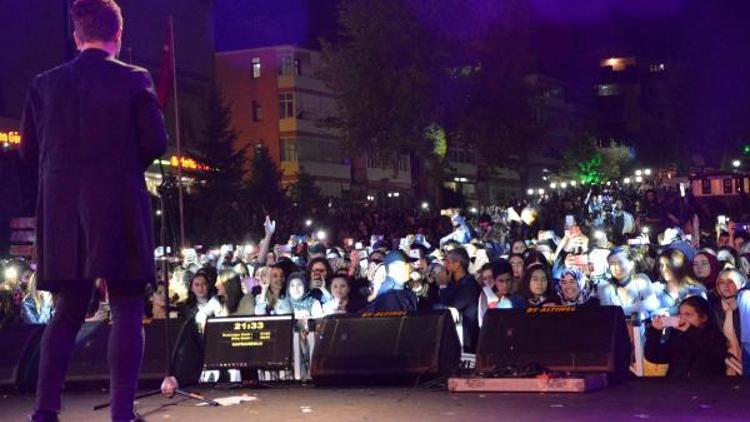 Safranboluda Belgesel Film Festivali açılışında Emre Aydın konseri