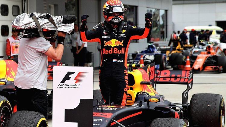 Verstappen kazandı, Hamilton arayı açtı Malezyada...