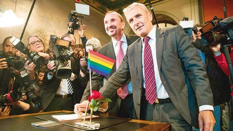 Almanya’da eşcinsel nikâh heyecanı