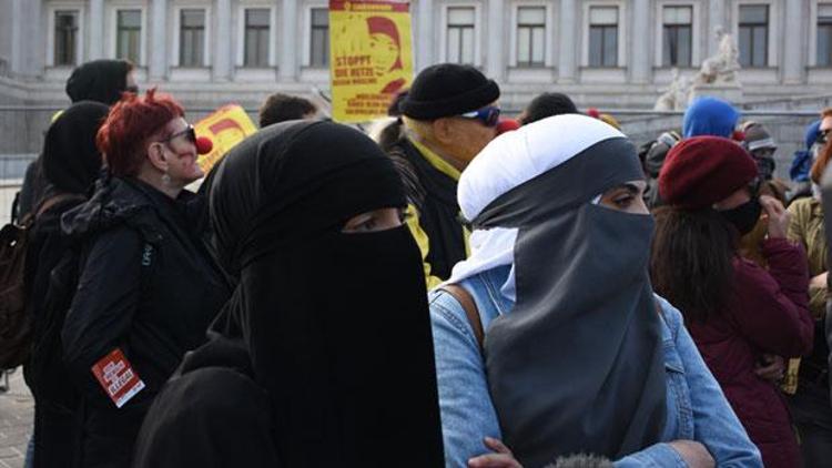 Avusturyada burka yasağı protestosu