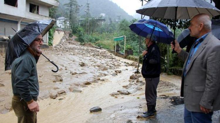 Rize’de şiddetli yağış, 20 ev boşaltıldı (2)