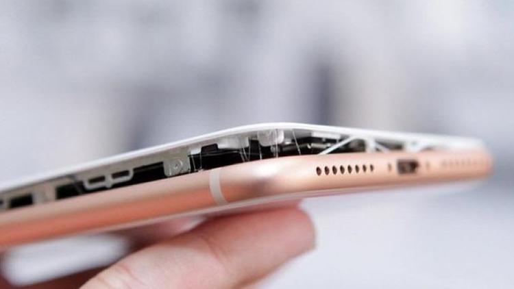 iPhone 8lerde korkutan görüntü: İkiye ayrılıyor
