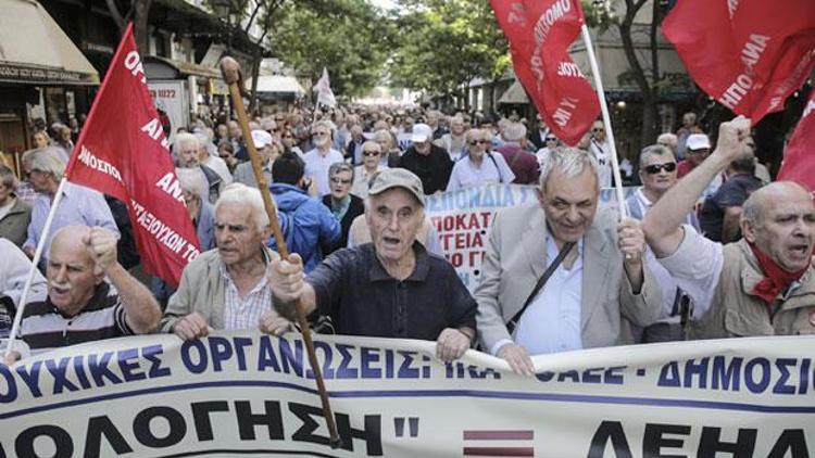 Yunan emeklilerden maaş kesintilerine protesto