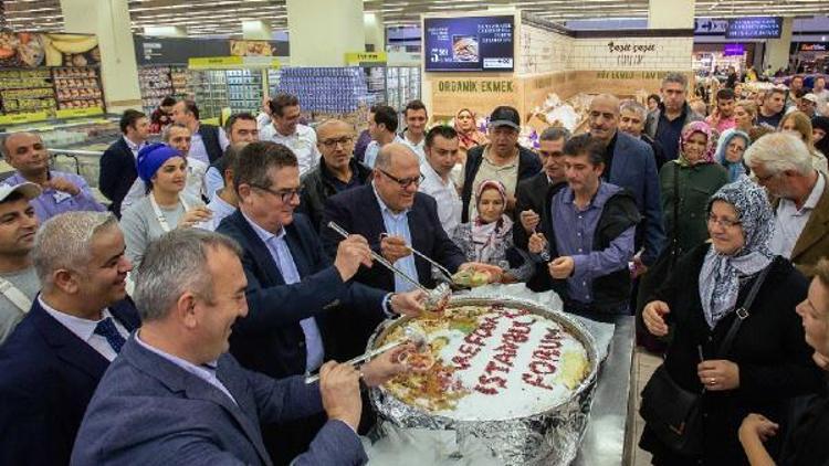 CarrefourSA müşterilerine Aşure dağıttı