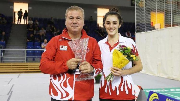 Bursalı badminton sporcusu altın madalyanın sahibi oldu