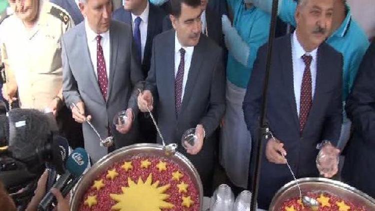 Cumhurbaşkanlığı, Eyüp Sultanda aşure dağıttı