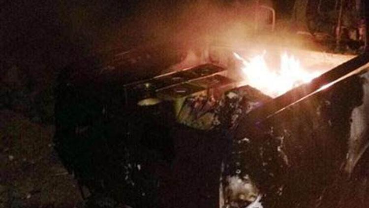 Şırnakta PKKlı teröristler, yol kesip AK Partili başkanın aracını yaktı