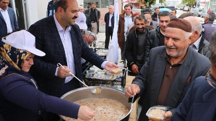 Başkan Orhandan aşure ikramı