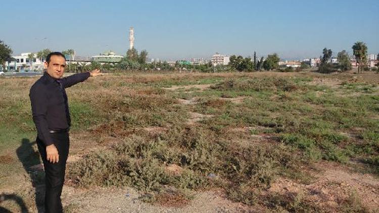 Müdür Kalaycı okul arsasını gezdi