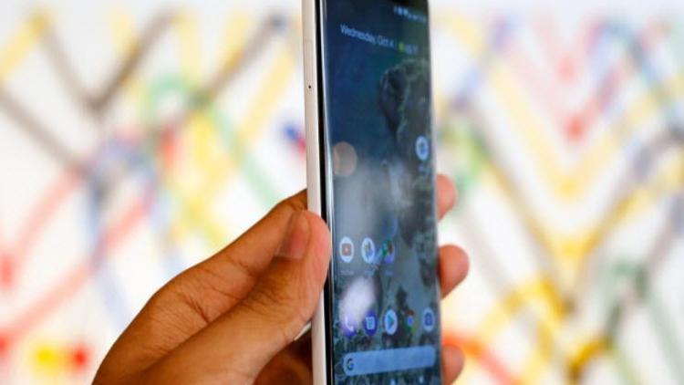 Googledan dev ekranlı telefon: Google Pixel 2 XL