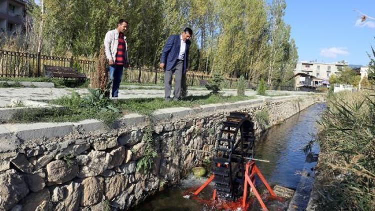 Gürpınar Belediyesi, parkın aydınlatmasını su çarkından sağlayacak