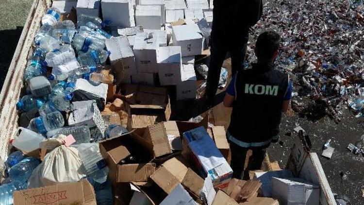 İzmirde binlerce litre kaçak içki imha edildi