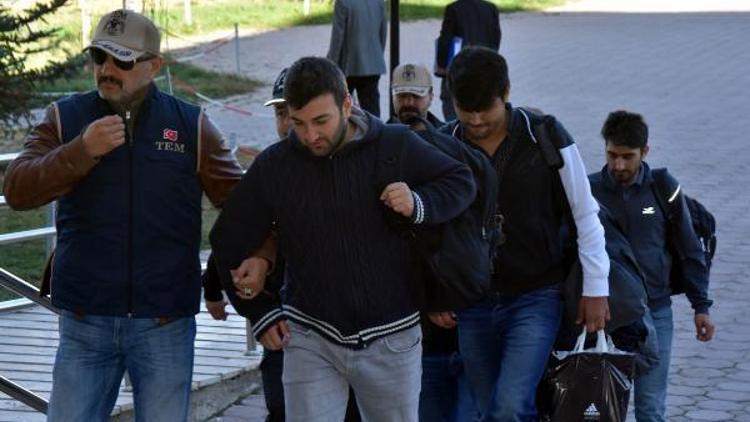 Sivas merkezli FETÖ operasyonunda 5 asker tutuklandı