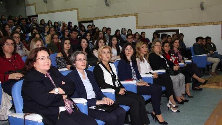 Kırklareli Üniversitesinde, Hemşirelikte Profesyonellik konferansı