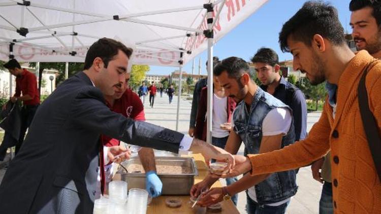 Üniversite Öğrenci Konseyi Başkanlığından 1000 Kişilik Aşure İkramı