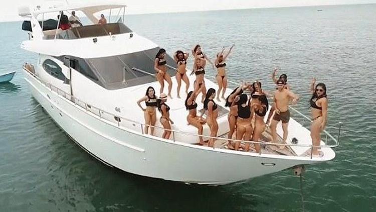 Şoke eden seks adası tatil turu reklamı yasaklandı