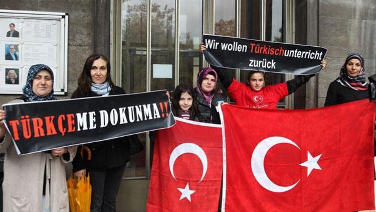 Almanya’da ‘Türkçeme dokunma’ protestosu