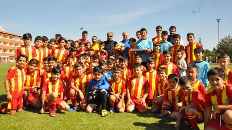 Kayserispor Futbol Okulları, A takımı ziyaret etti