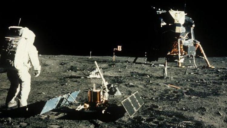 ABD Başkan Yardımcısı Mike Pence: Aya astronot göndermek istiyoruz