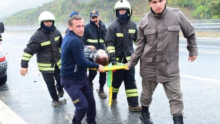 Hurdaya dönen araçta sıkışan sürücüyü itfaiye kurtardı