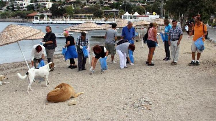 Gündoğanlılar, tatilcilerle sahili temizledi