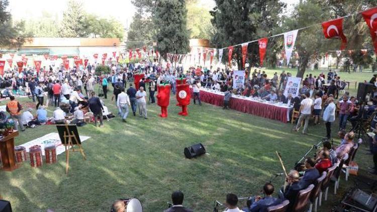 İsot Festivalinde çif köfte ustaları yarıştı