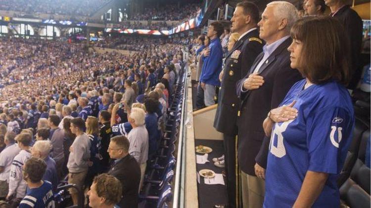 Pence, protesto üzerine NFL maçını tek etti