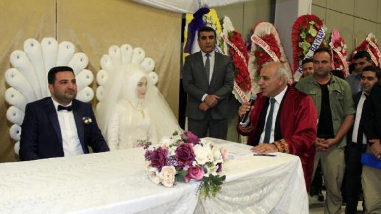 Van Valisi Zorluoğlu, ilk defa nikah kıydı
