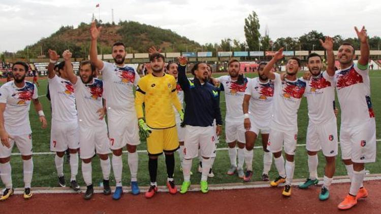 DERBİ DE GÜLEN BÜYÜK ANADOLUSPOR