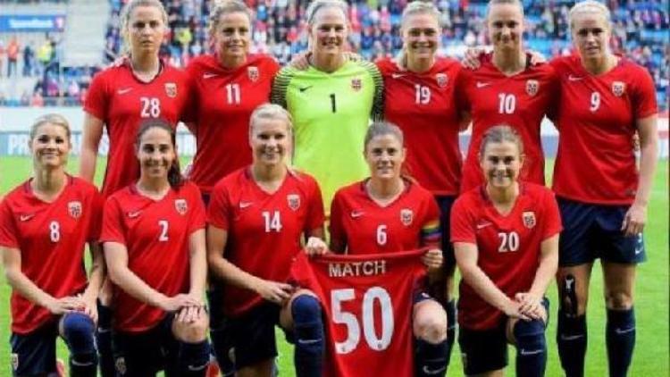Norveç’te erkek futbolcular kadınlar ile eşitlik için ücretten fedakarlık yaptı