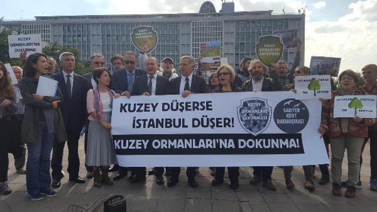 İBB önünde ağaç kesme protestosu